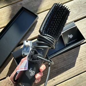 Straightening brush dryer